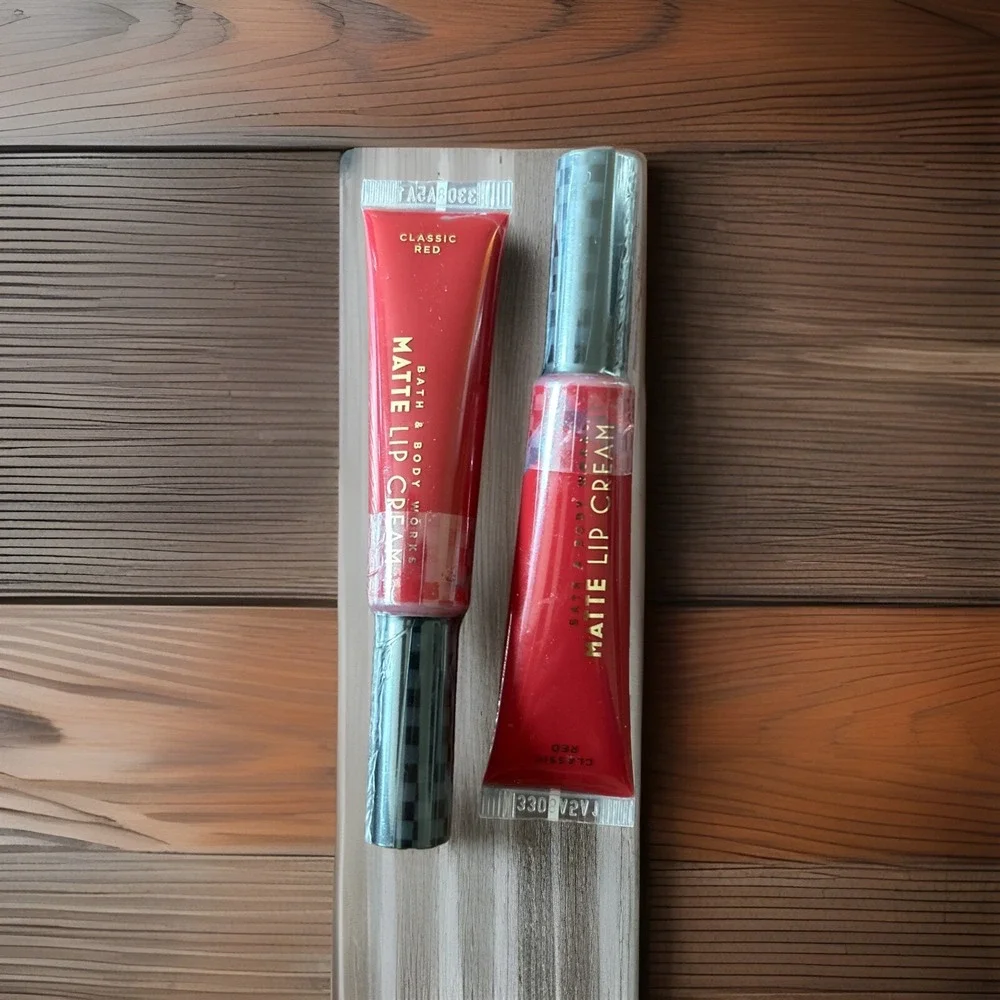 Bath &‎ Body Works Classic Red Matte Lip Cream x2 .44 oz